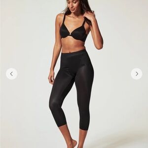 SPANXshape™ Invisible Capri